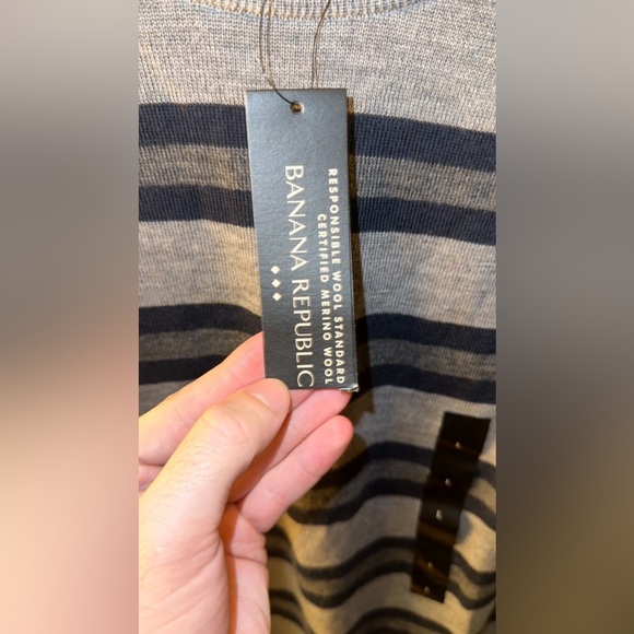 Banana Republic Mens Merino striped Wool Sweater 2022 Grey & black crew neck - Picture 3 of 4